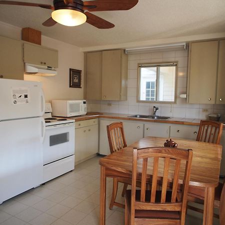 Whale'S Tail Guest Suites Ucluelet Room photo